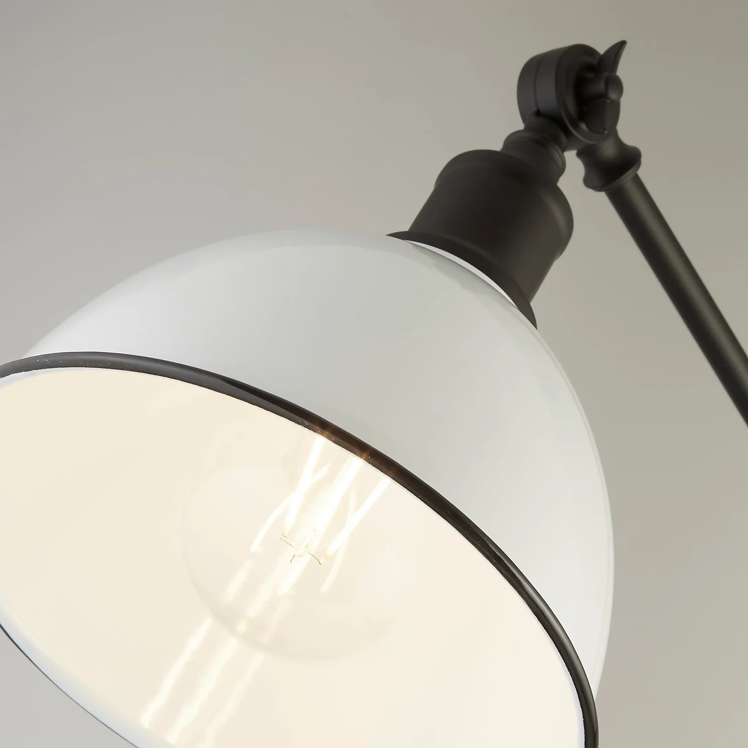 Country Living Farmhouse Floor Lamp - White 9 Country Living Farmhouse Floor Lamp - White - Image 7