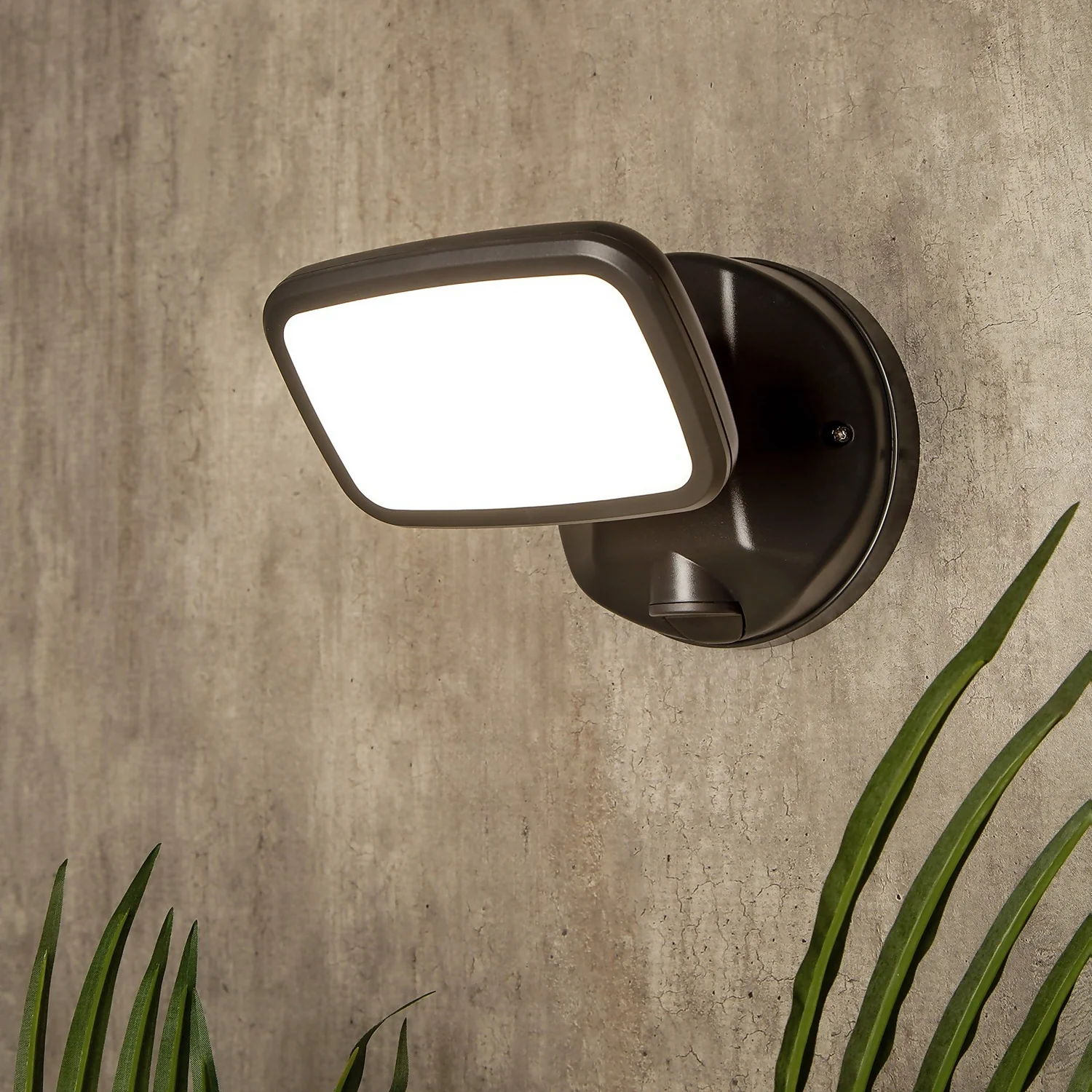 Lynn 1 Light Outdoor Wall Light (IP65) - Dark Grey 3 Lynn 1 Light Outdoor Wall Light (IP65) - Dark Grey